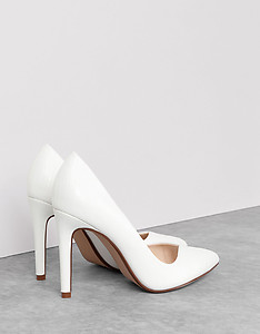 Embossed heeled shoes